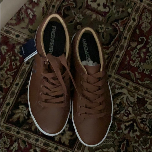 Fred Perry Baseline Leather Trainers in tan - Picture 2 of 5